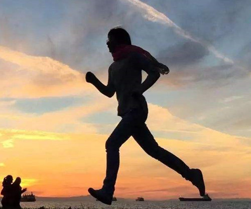 跑步.jpg 跑步.jpg